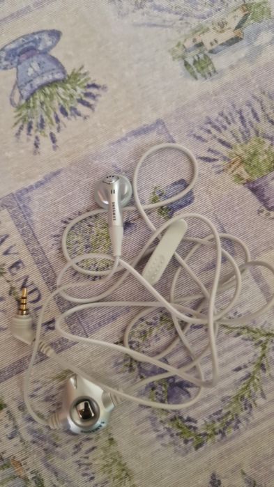 Vând casti audio cu fir