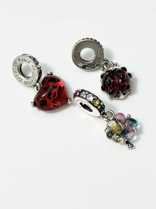 Set 3 talismane/charmuri sticla Murano (inima, buburuza, floricele) - argint - vand lotul sau la bucata