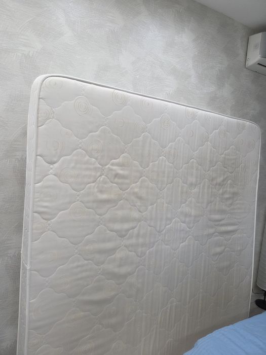 Продам матрас 1 год