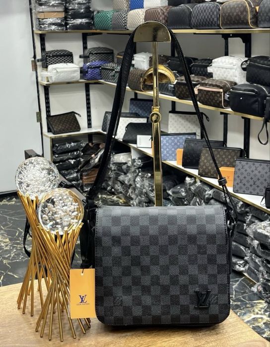 Louis Vuitton / чанти