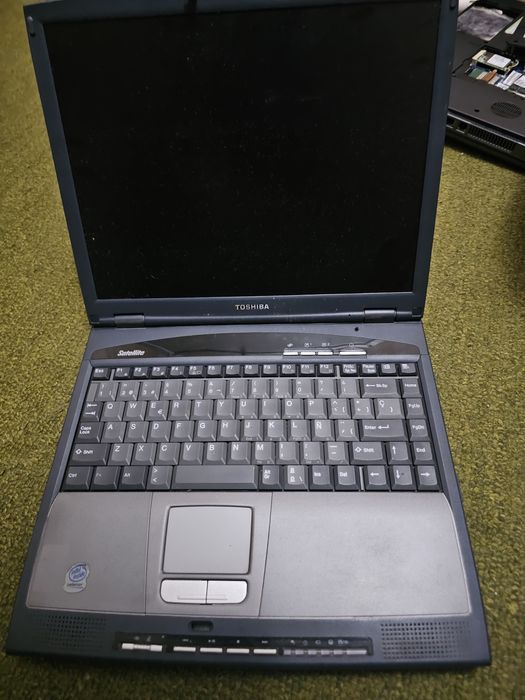 Лаптопи за части