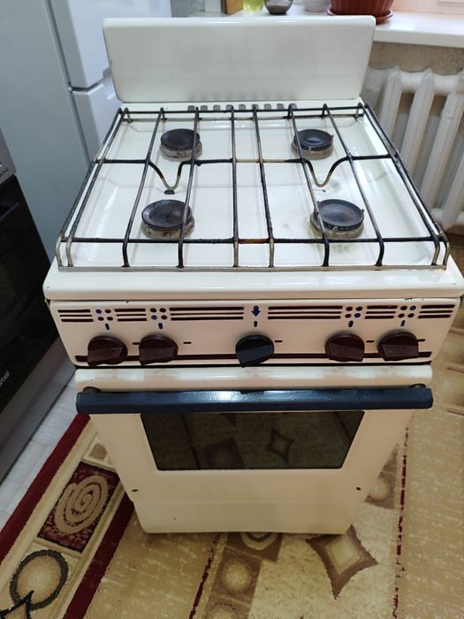 Продам газовую плиту