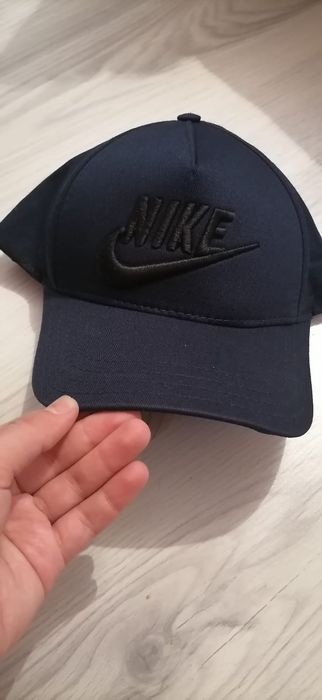 Șepci unisex super sigla brodata