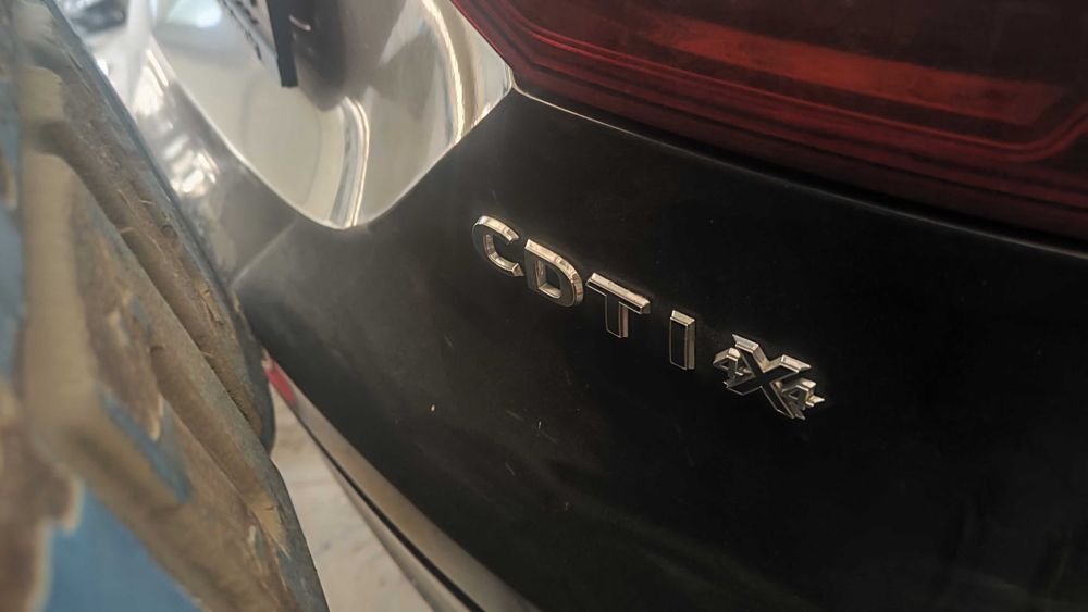 Опел Insignia CDTI 4x4 - блъсната отпред за части