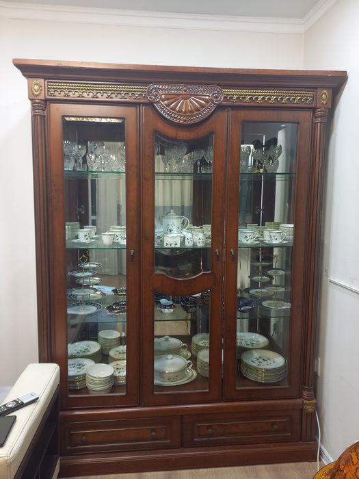 Шкаф для столовой посуды