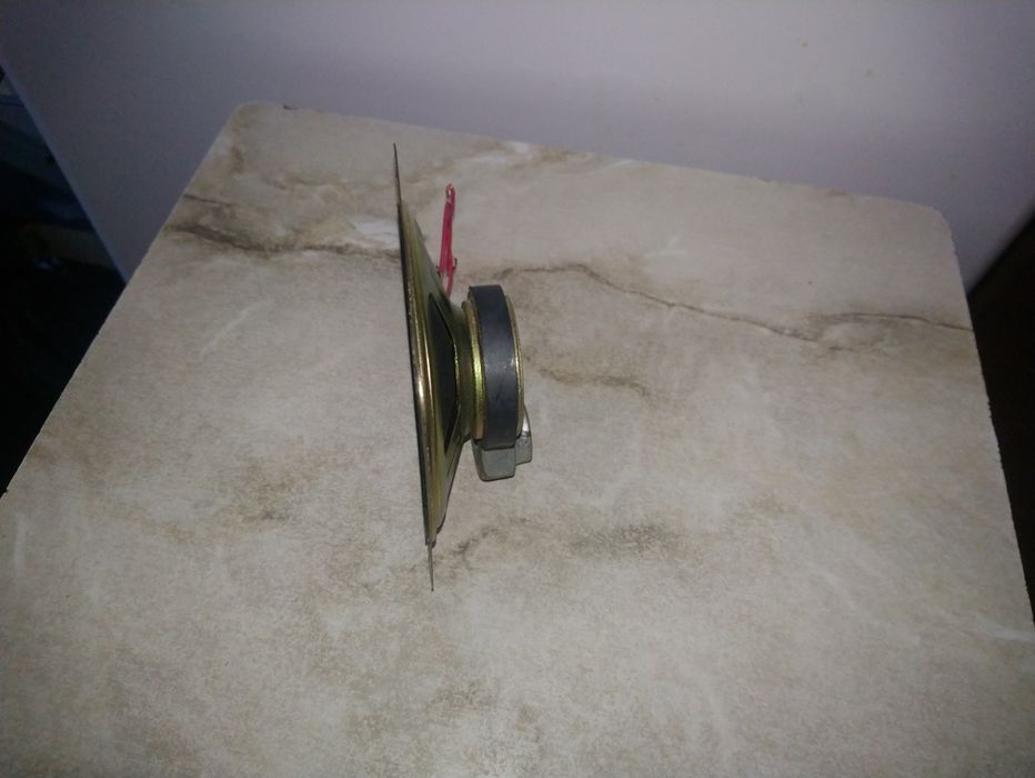 Продам маленький динамик 1шт