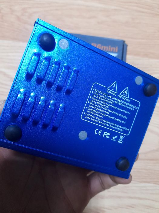 Vând încărcător B6mini bateri litium 6 s RC