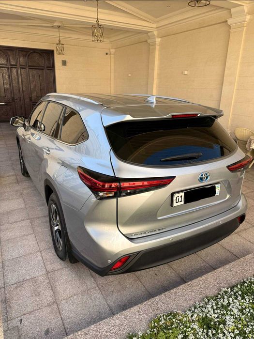 СРОЧНО Tayota Highlander HYBRID GLE 2022 год