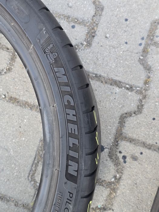 225 35 19 Michelin