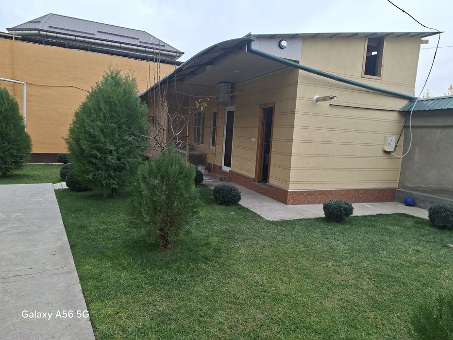 Ховлининг бир кисми 2 соток ер 2 та хонаси сотилади.Кибрай,Бураота