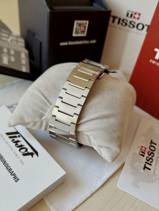 Tissot PRX Quartz с черен циферблат