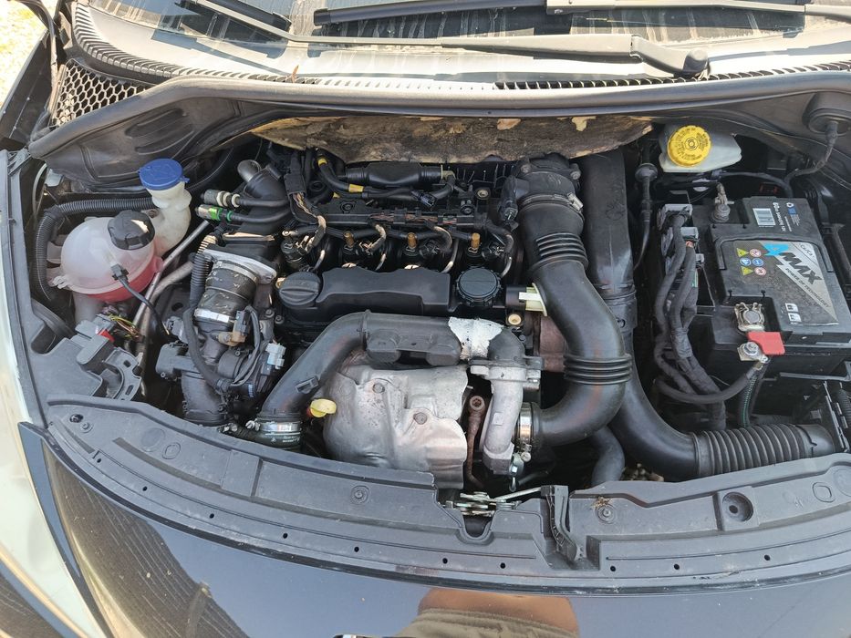 Vând Peugeot 207 1.6 hdi