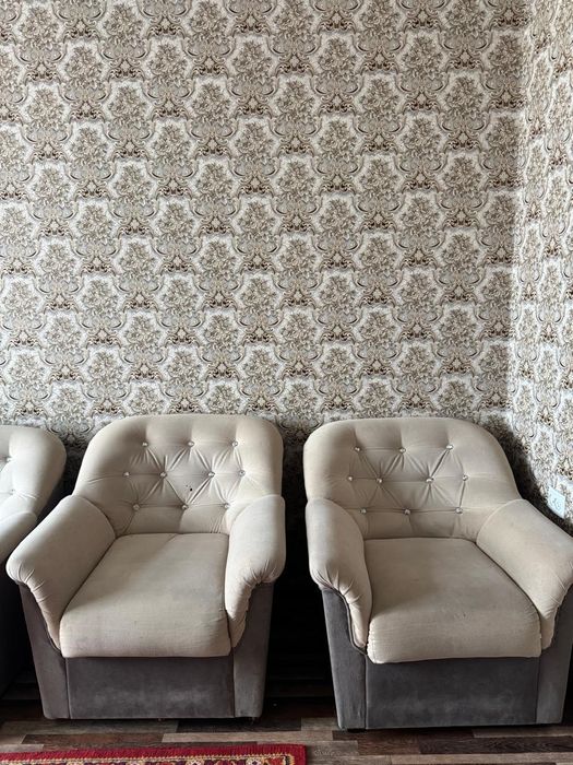 Диван угловой и 2 кресла