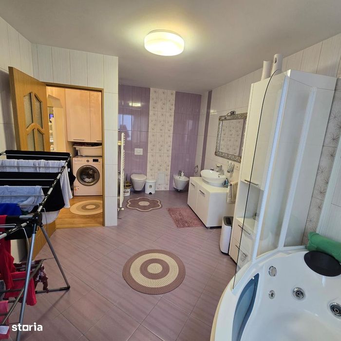 Vând apartament cu 4 camere ultracentral