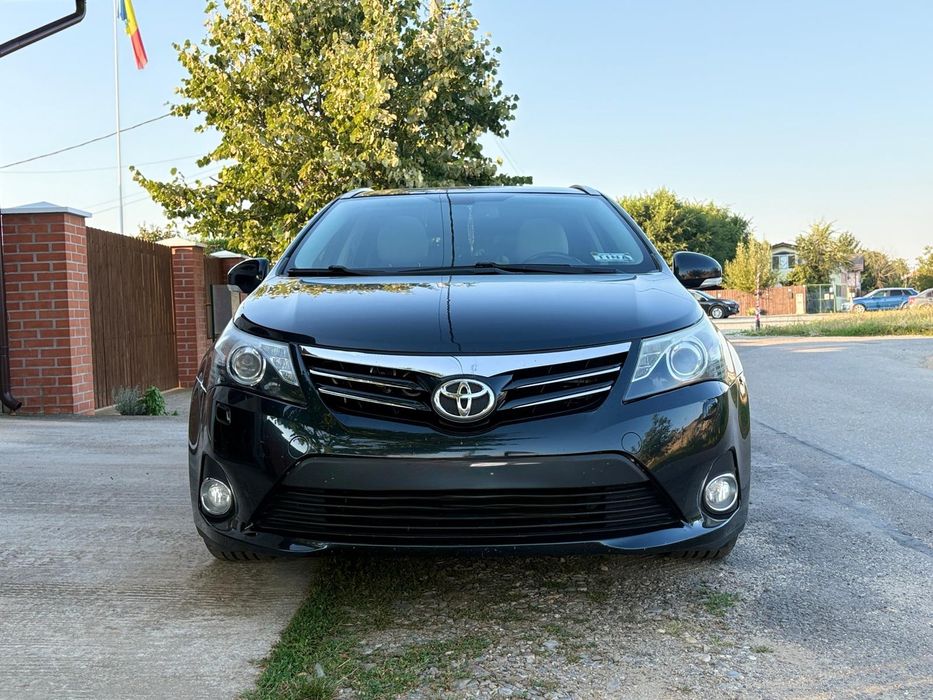 Toyota  Avensis T27 Wagon  Panoramic