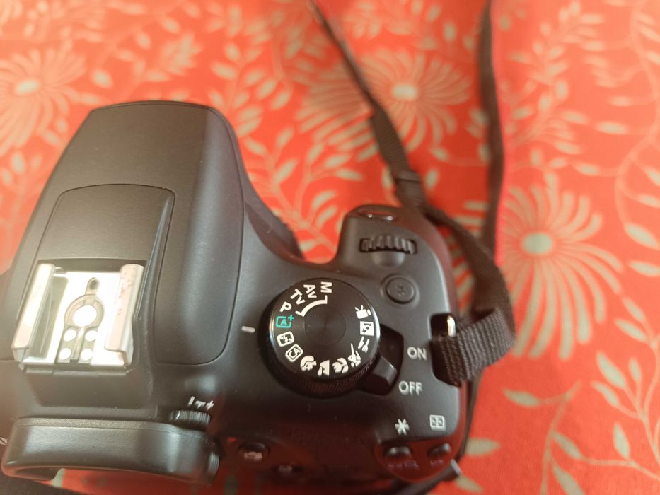 Тяло на Canon EOS 1300D+чанта