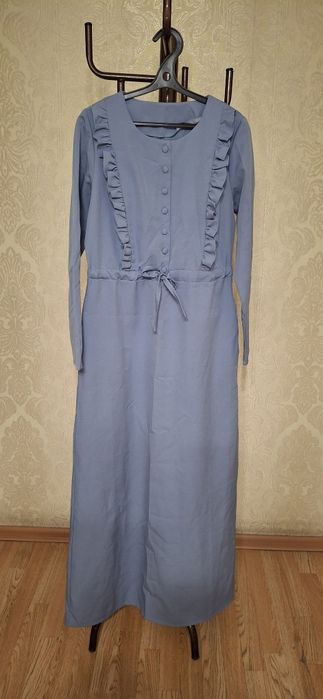 Платье  Б/у. Цены  690тг.