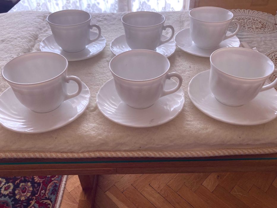 Продавам сервизи