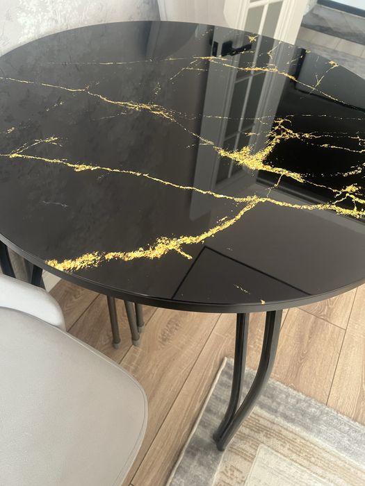 Продам стол новый