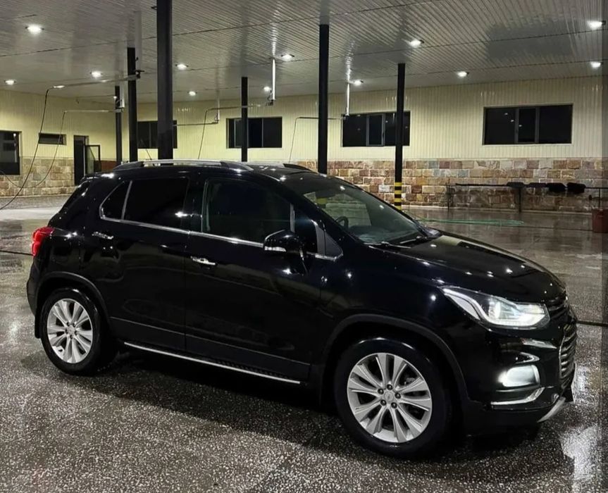 Треккер сотилади радной пример