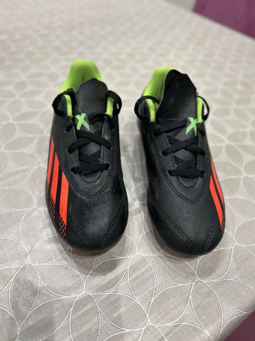 БУТОНКИ.    Обувани са буквално 2 пъти.