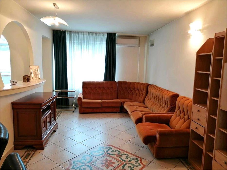 Apartament cu patru camere decomandate zona Centrul Civic-Kogalniceanu