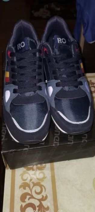 Adidasi, pantofi sport și trening militar,armată ( ROMÂNIA)