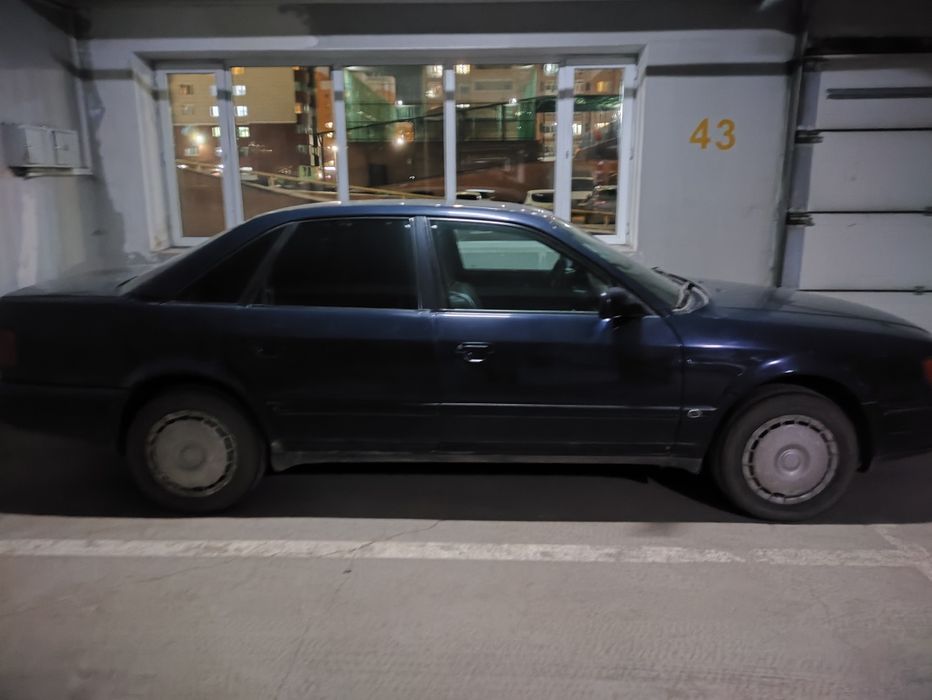 Продам Ауди с4 1993г.  2.0