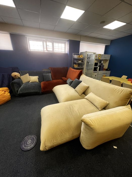 Большой удобный диван