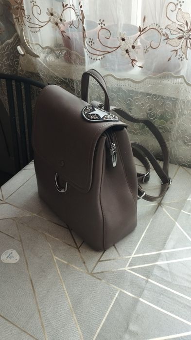 Рюкзак в отличном состоянии серый