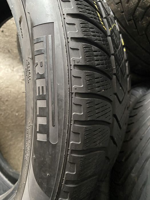 Шины 235/50/19 комплект бу пирелли