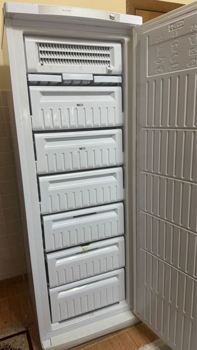 Продаю морозильник