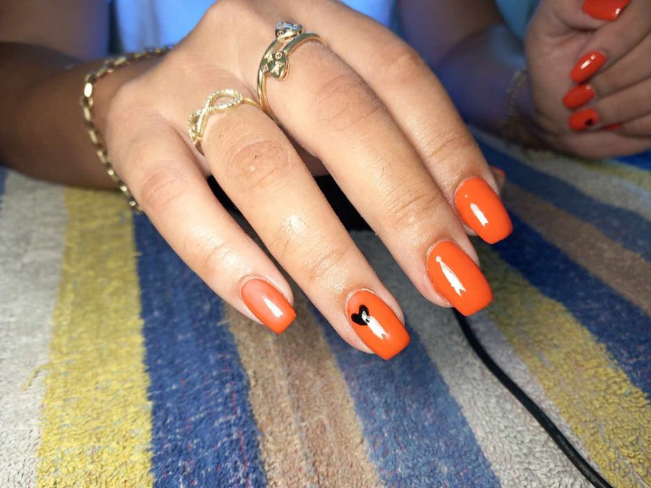 Aplic unghii cu gel corbu 60 de lei!