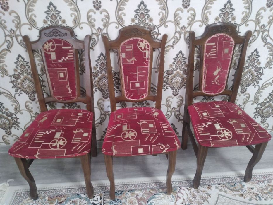 12 талик стол стул сотилади холати яхши мустахкам