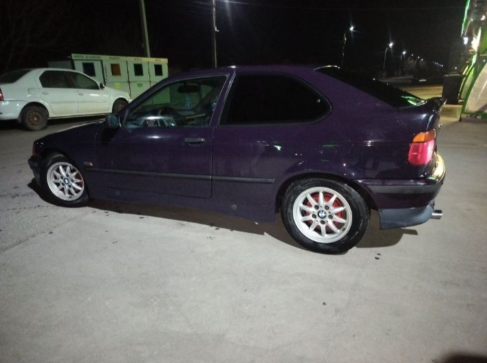 Vând BMW E36 Compact 
1.6 lanț 
Mașina se prezintă în stare ff buna es