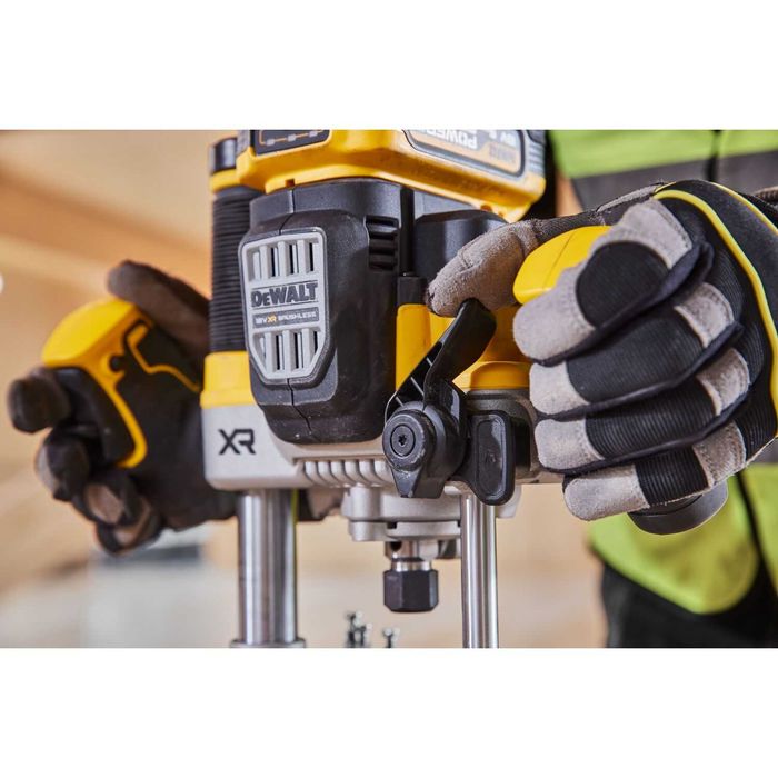 Оберфреза DeWALT DCW620NT, 18V, 8-12mm