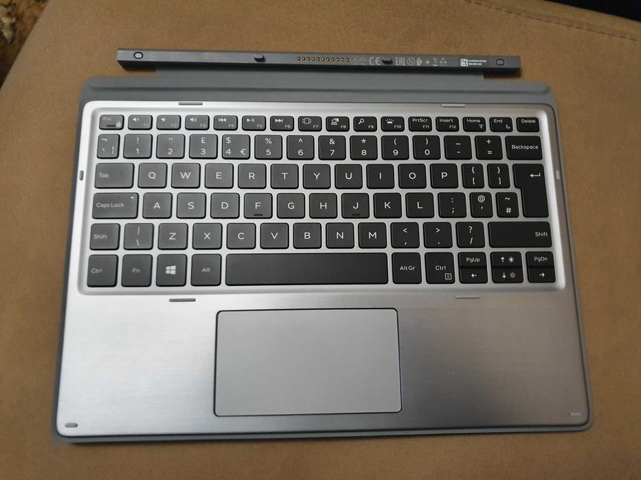 Лаптоп Dell Latitude 7210 2in1 чисто нов