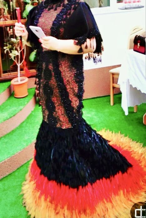 Rochie de seară / ocazie premium – pene, cristale, broderie manuală