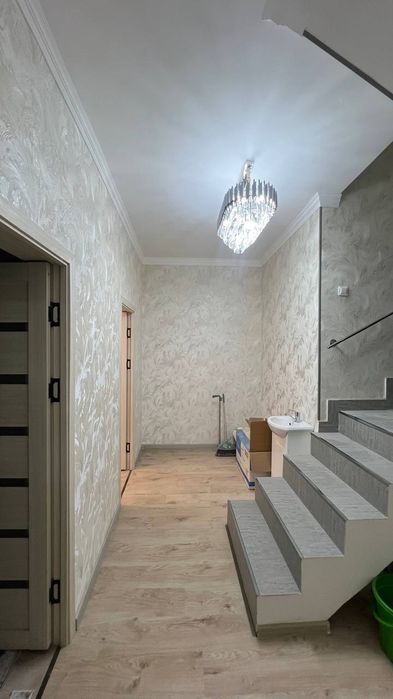 Продаётся квартира с ремонтом и цокольным этажём 105м2. Альфараганус.