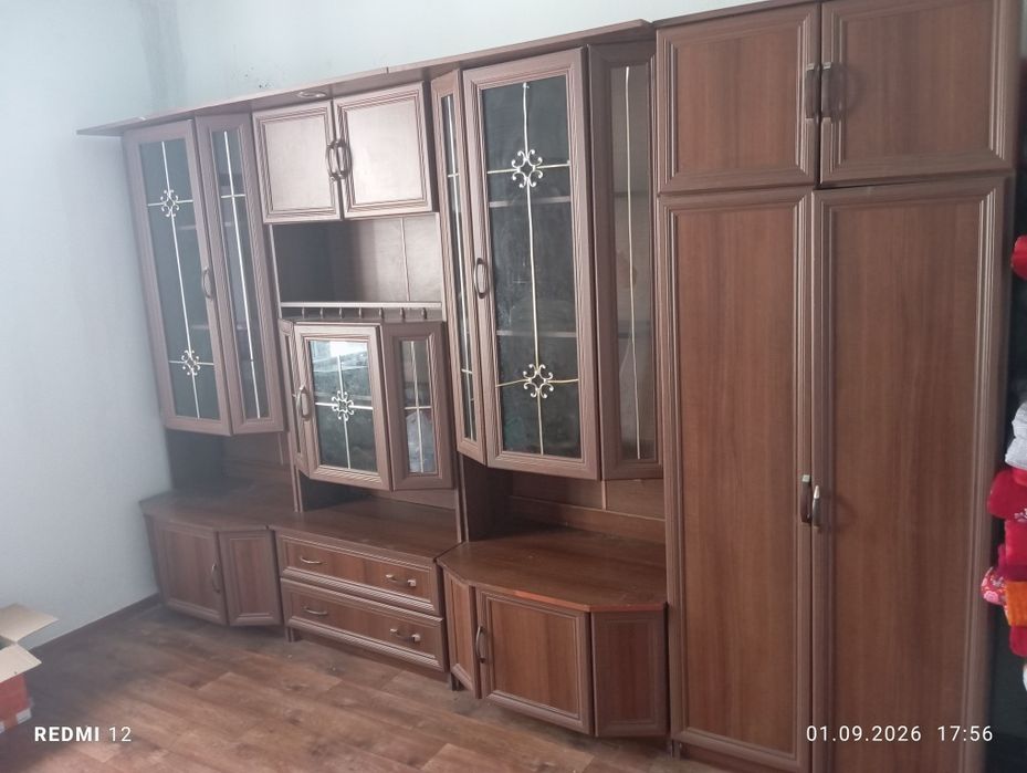 Продам Шкаф сервант