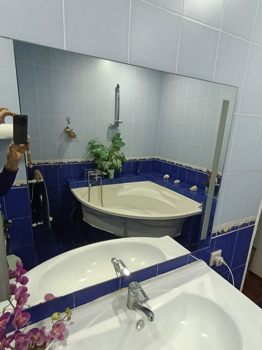 Зеркало большое,в отличном состоянии,без царапин и пятен