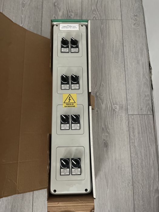 Cofret Kaedra cu patru deschideri, + butoane selector 13994, Schneider