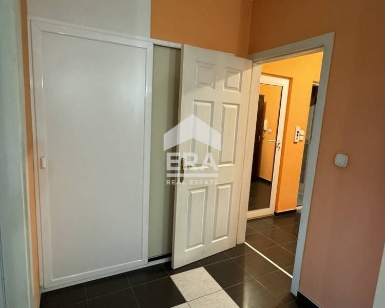 Двустаен апартамент под наем в нова сграда в кв. Куба!