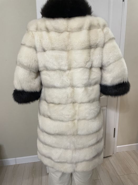 Женская шуба продается