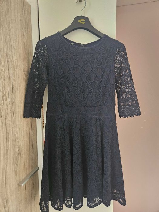 Елегантна синя еластична рокля от дантела – YUNONA