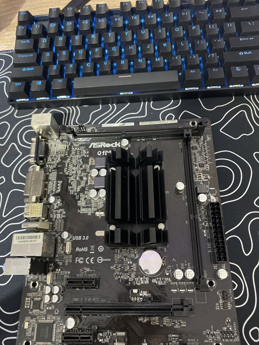 Материнская плата asrock Q1900M