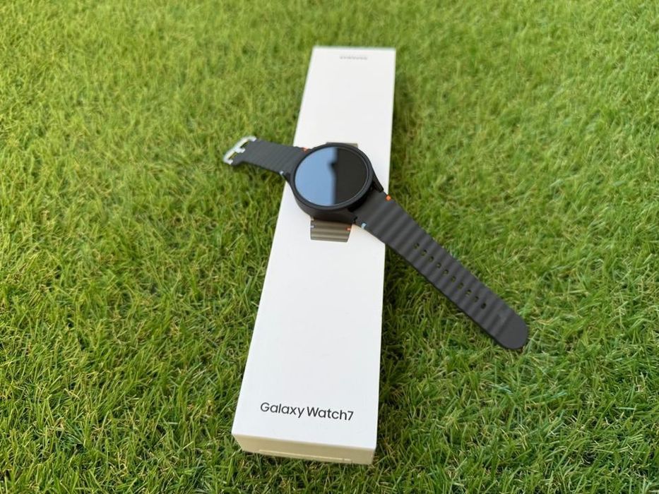 Samsung galaxy watch 7 смарт часовник Самсунг Галакси черен бял