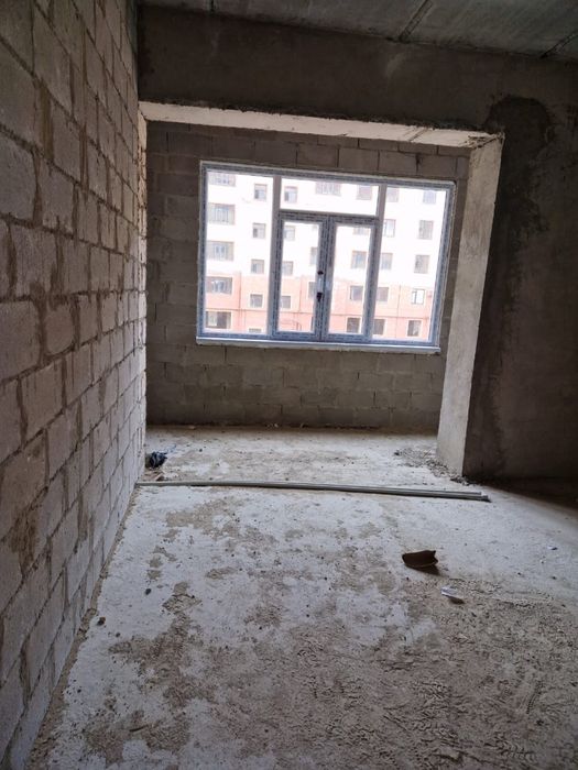 Черновой 5 бөлмелі кең пәтер сатылады.