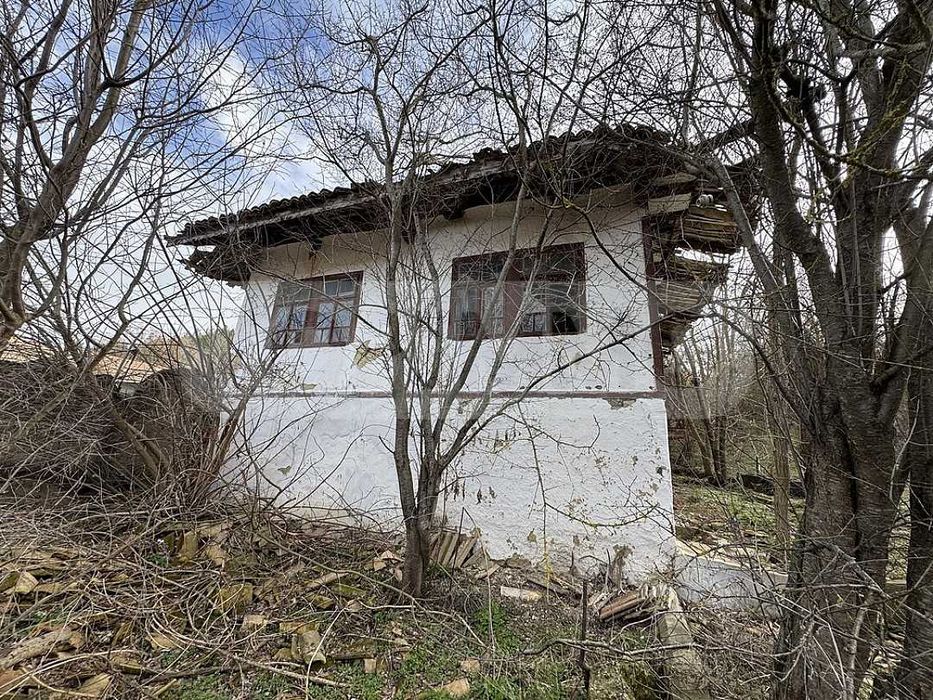 Къща с каменна основа в село Балкански