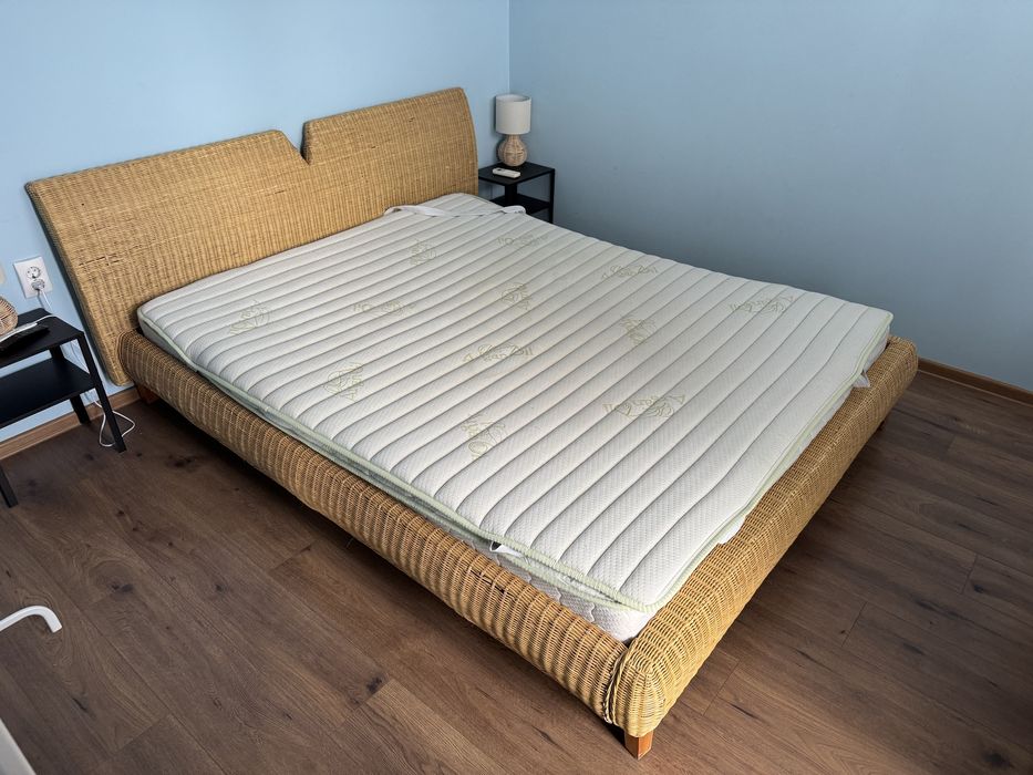 Спалня от ратан с матрак. От естествен ратан  в добро състояние!